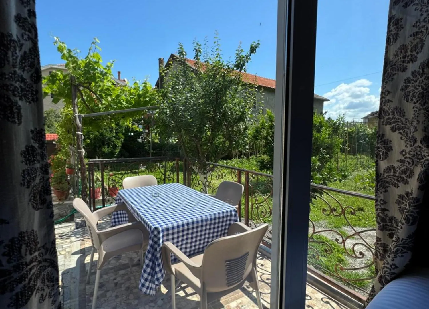 Guest house Lake Bliss Cabins Shkoder
