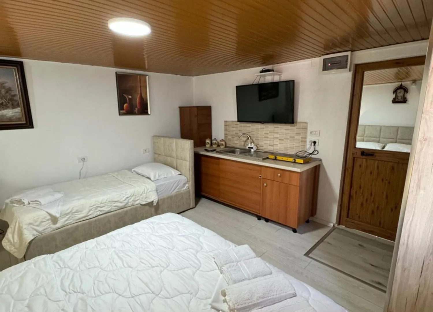 Guest house Lake Bliss Cabins Shkoder